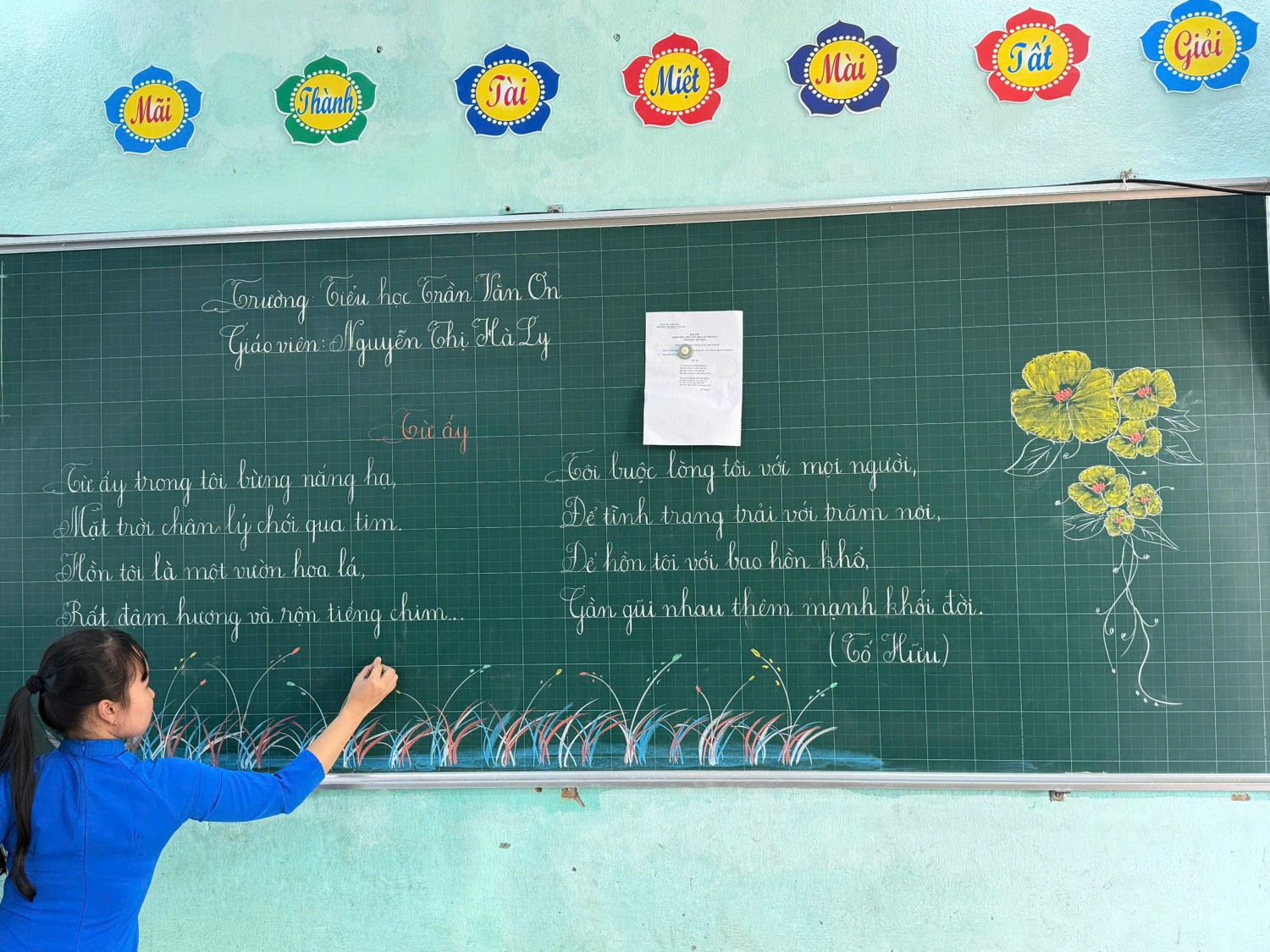 gen h GV đang viết 3