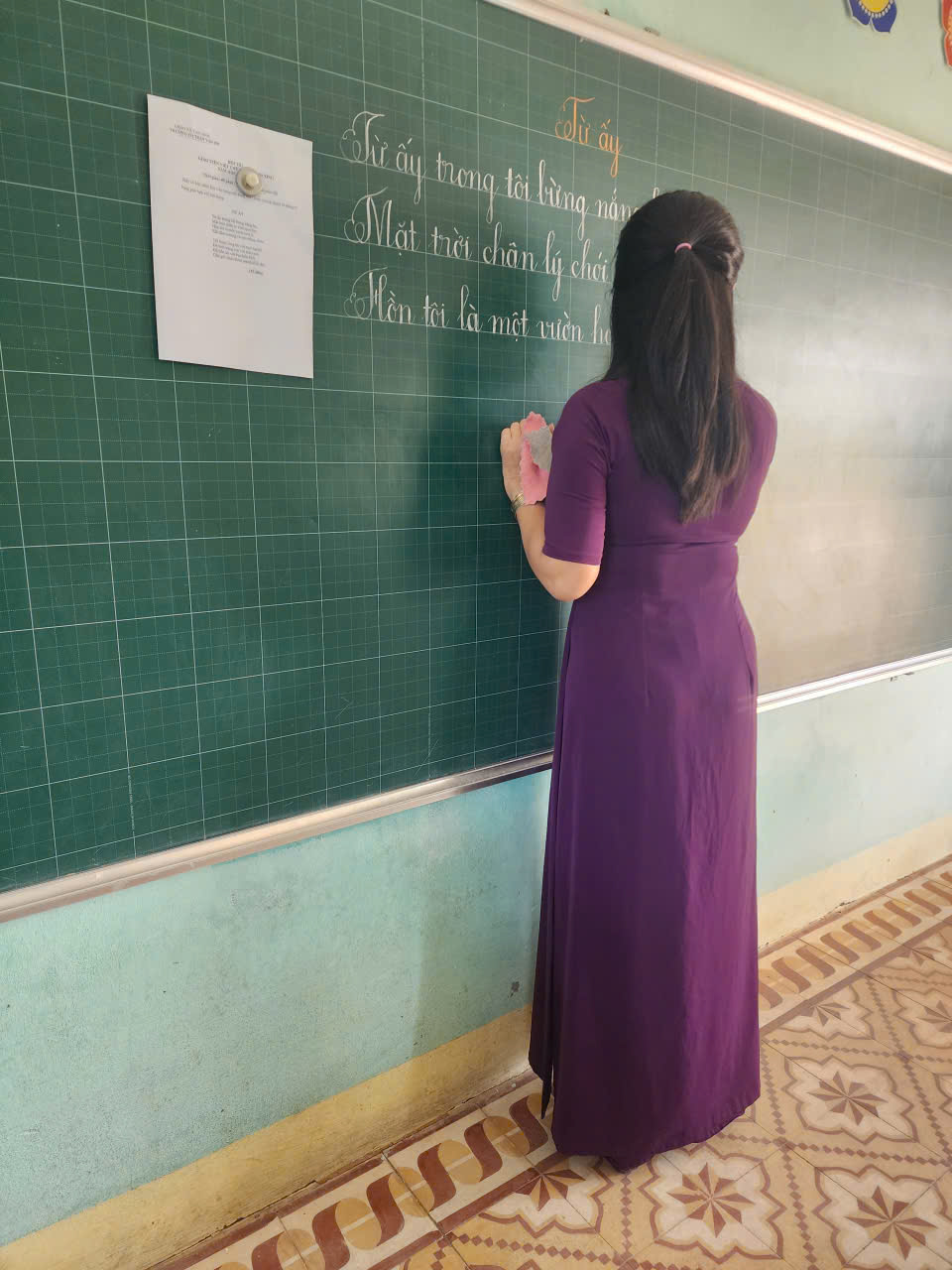 gen h GV đang viết 5