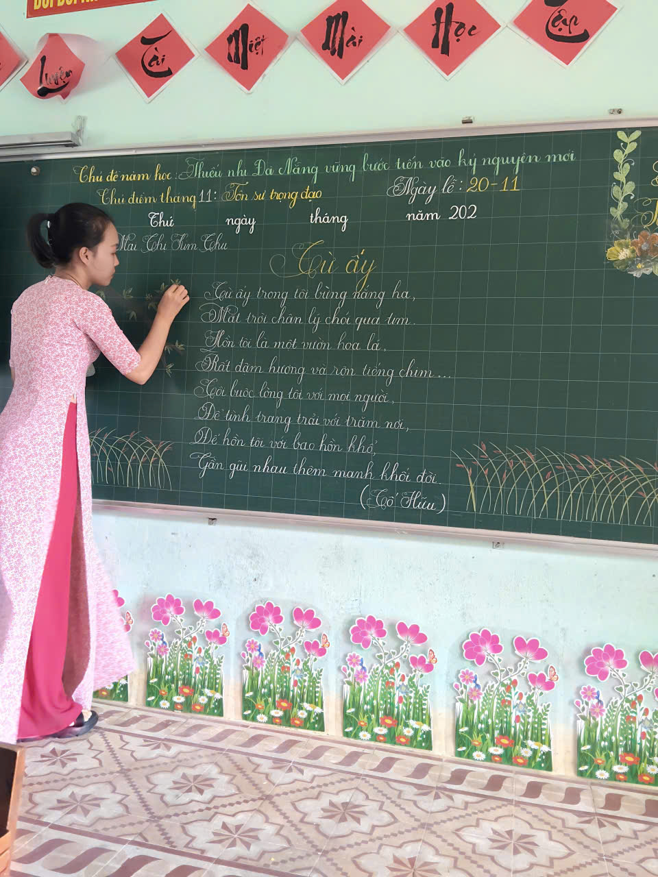 gen h GV đang viết 6